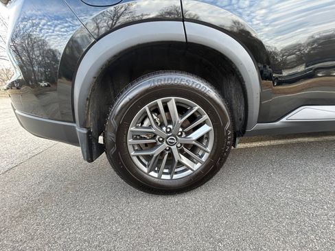 Used 2025 Nissan Rogue S image 23