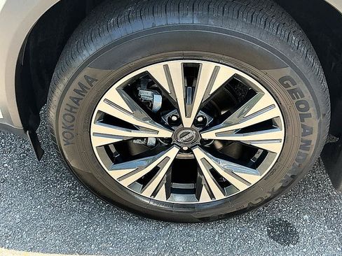 Certified 2023 Nissan Rogue SV FWD image 9