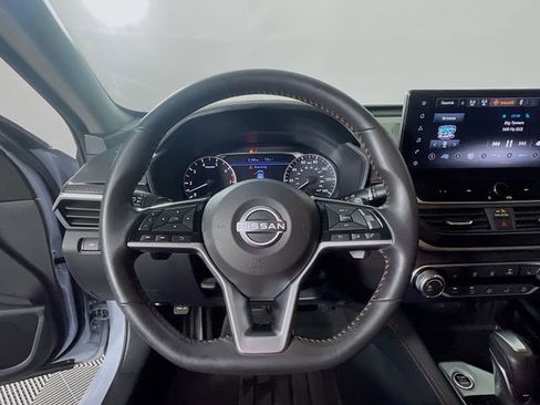 Used 2024 Nissan Altima 2.5 SR w/ SR Premium Package FWD image 12