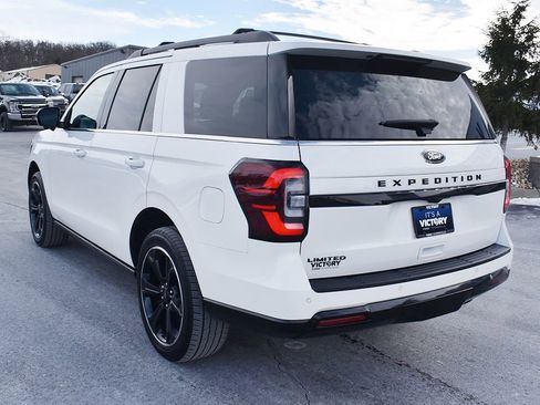Used 2023 Ford Expedition Limited image 3
