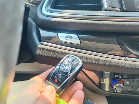 Used 2022 Buick Enclave Essence w/ Sport Touring Edition image 31