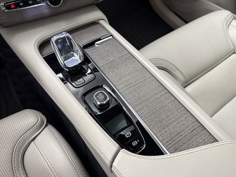 Used 2023 Volvo XC90 T8 Ultimate image 21