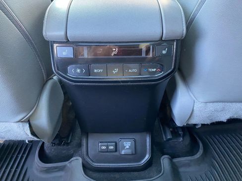 Used 2023 Toyota Highlander Platinum image 42