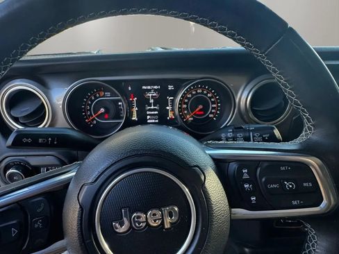 Used 2020 Jeep Wrangler Unlimited Sahara AWD/4WD image 12