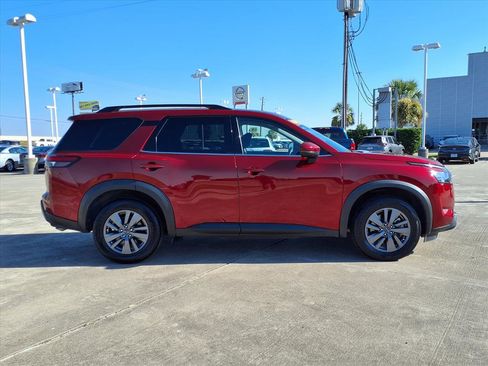 Used 2024 Nissan Pathfinder SV image 27