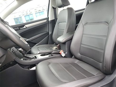 Used 2022 Volkswagen Passat 2.0T SE image 26