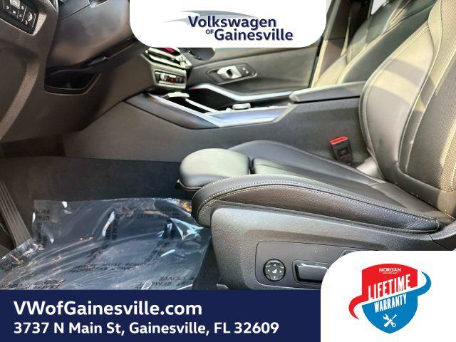 Used 2026 BMW 330i xDrive Sedan w/ Convenience Package AWD/4WD image 18