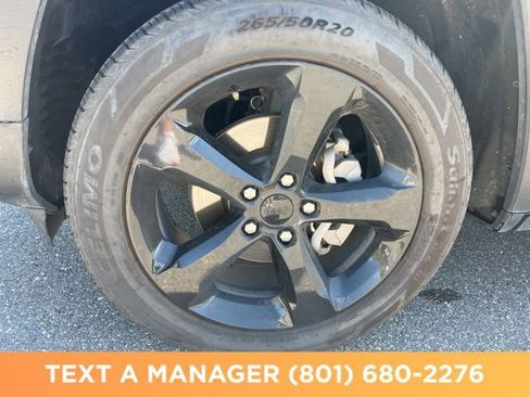 Used 2023 Jeep Grand Cherokee Altitude AWD/4WD image 9