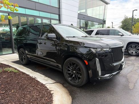 Used 2022 Cadillac Escalade Sport Platinum w/ LPO, ONYX Package AWD/4WD image 4