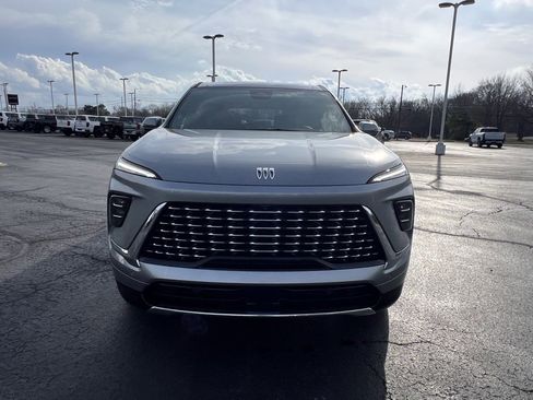 Certified 2025 Buick Enclave Avenir image 2