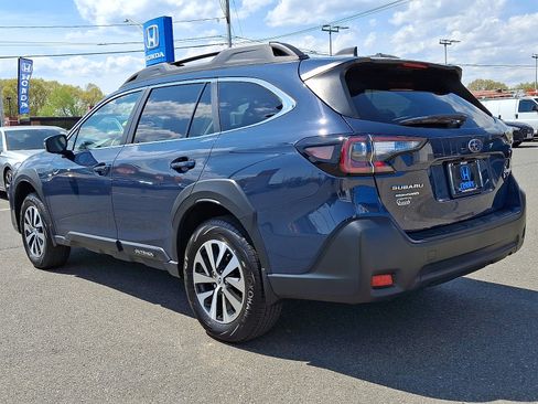Used 2024 Subaru Outback Premium AWD/4WD image 6