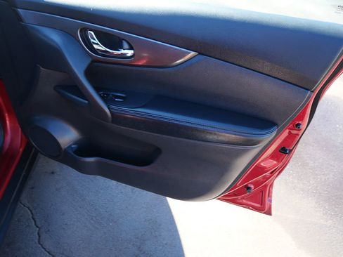 Used 2015 Nissan Rogue SV image 33