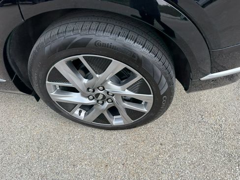 Certified 2025 Cadillac Optiq Luxury 2 w/ LPO, Floor Liner Package AWD/4WD image 15