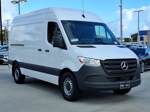 Used 2025 Mercedes-Benz Sprinter 2500 image 17