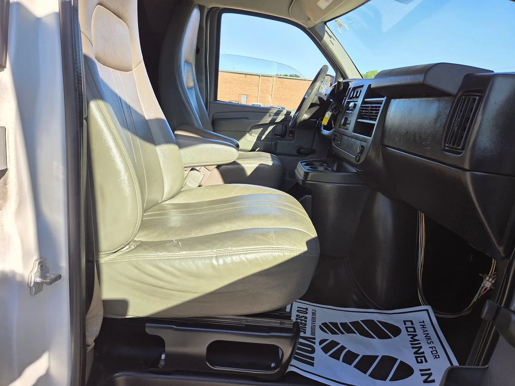 Used 2011 Chevrolet Express 2500 RWD image 14