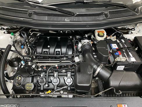 Used 2018 Ford Explorer XLT image 15