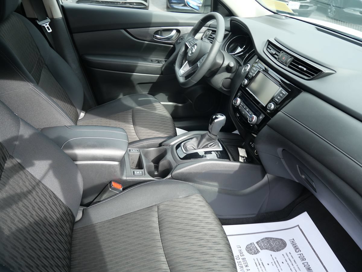 Used 2018 Nissan Rogue SV w/ Premium Package AWD/4WD image 27