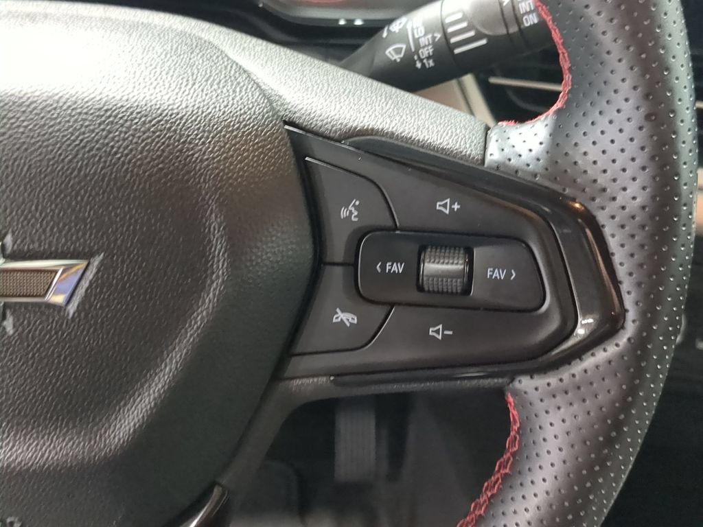 Used 2024 Chevrolet Trax RS w/ Driver Confidence Package FWD image 30