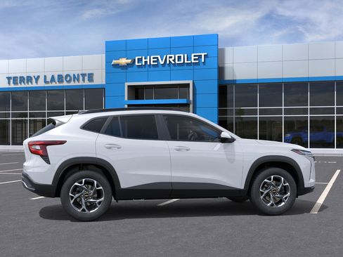 New 2026 Chevrolet Trax LT w/ Driver Confidence Package image 7