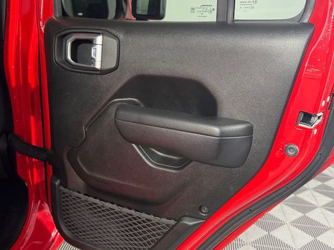 Used 2024 Jeep Wrangler Unlimited image 29