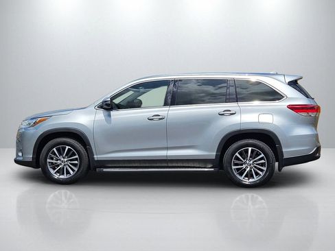 Used 2019 Toyota Highlander XLE FWD image 8