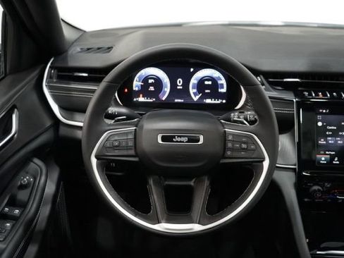 Used 2023 Jeep Grand Cherokee L Laredo image 14