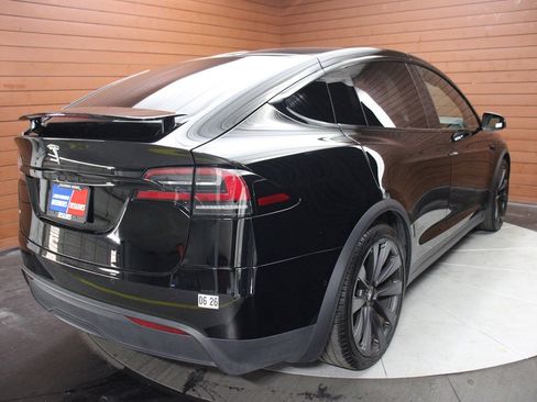 Used 2022 Tesla Model X image 34