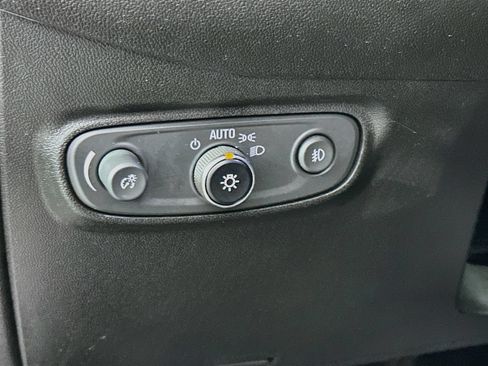 Used 2020 Chevrolet Equinox LT w/ Driver Convenience Package FWD image 11