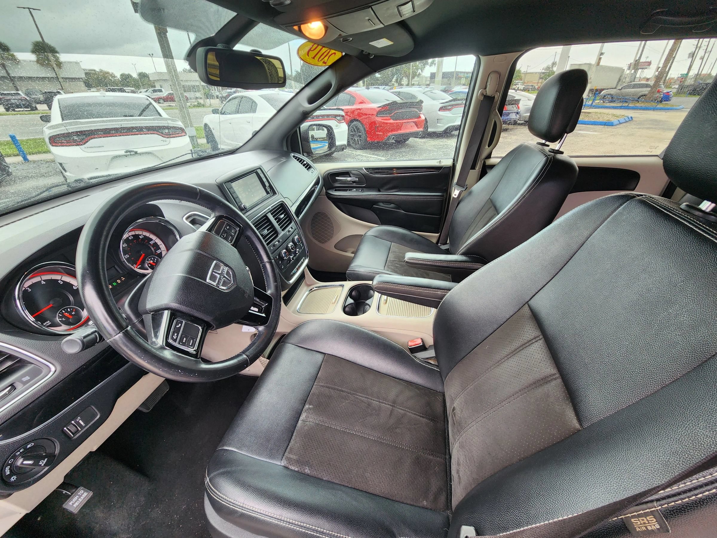 Used 2019 Dodge Grand Caravan SXT FWD image 14
