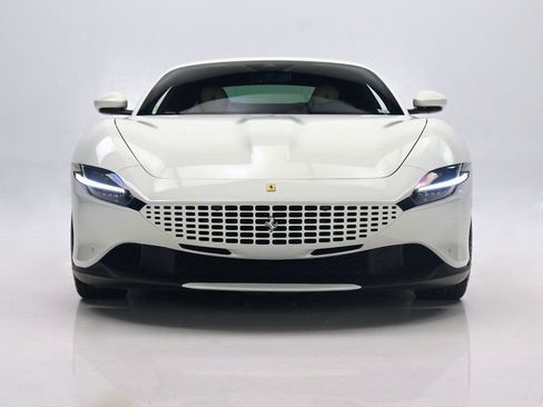 Used 2024 Ferrari Roma RWD image 2