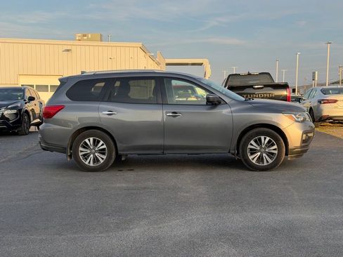 Used 2020 Nissan Pathfinder SV image 4