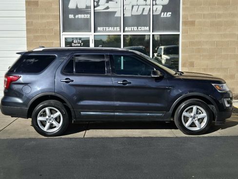 Used 2017 Ford Explorer XLT w/ Equipment Group 202A AWD/4WD image 7