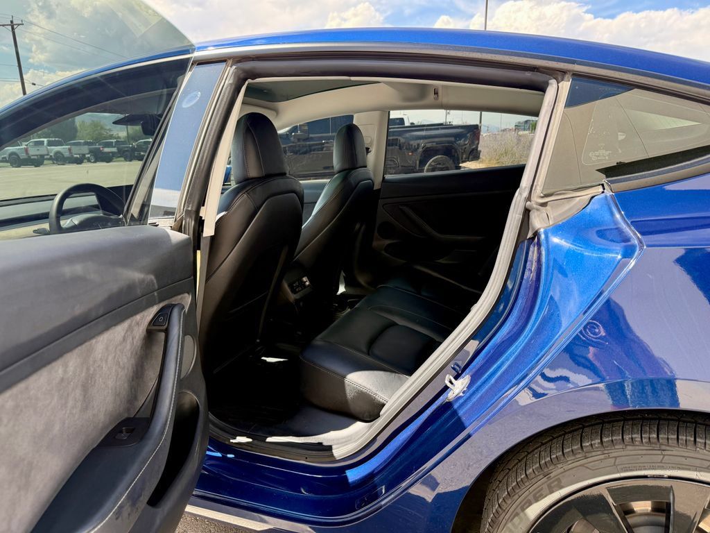 Used 2022 Tesla Model 3 Long Range AWD/4WD image 9