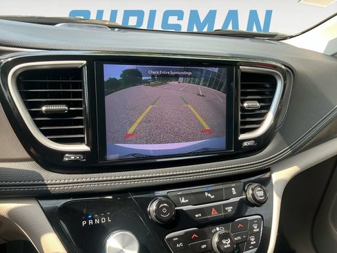 Used 2024 Chrysler Pacifica Limited FWD image 20