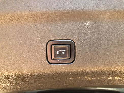 Used 2022 Chevrolet Suburban Premier image 10