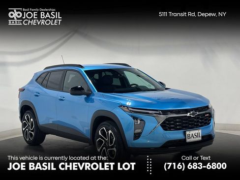 Used 2025 Chevrolet Trax RS FWD image 1