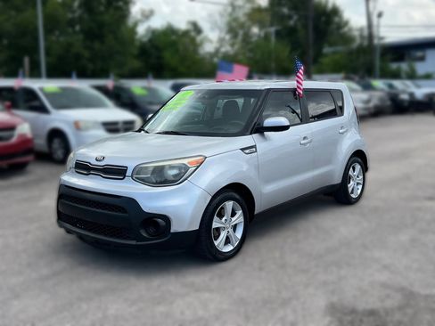 Used 2017 Kia Soul FWD image 1