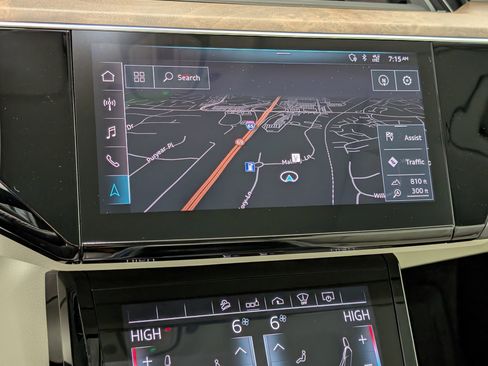 Used 2019 Audi e-tron Prestige w/ Prestige Package image 27