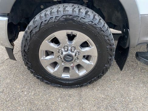 Used 2019 Ford F250 Lariat w/ Chrome Package image 27