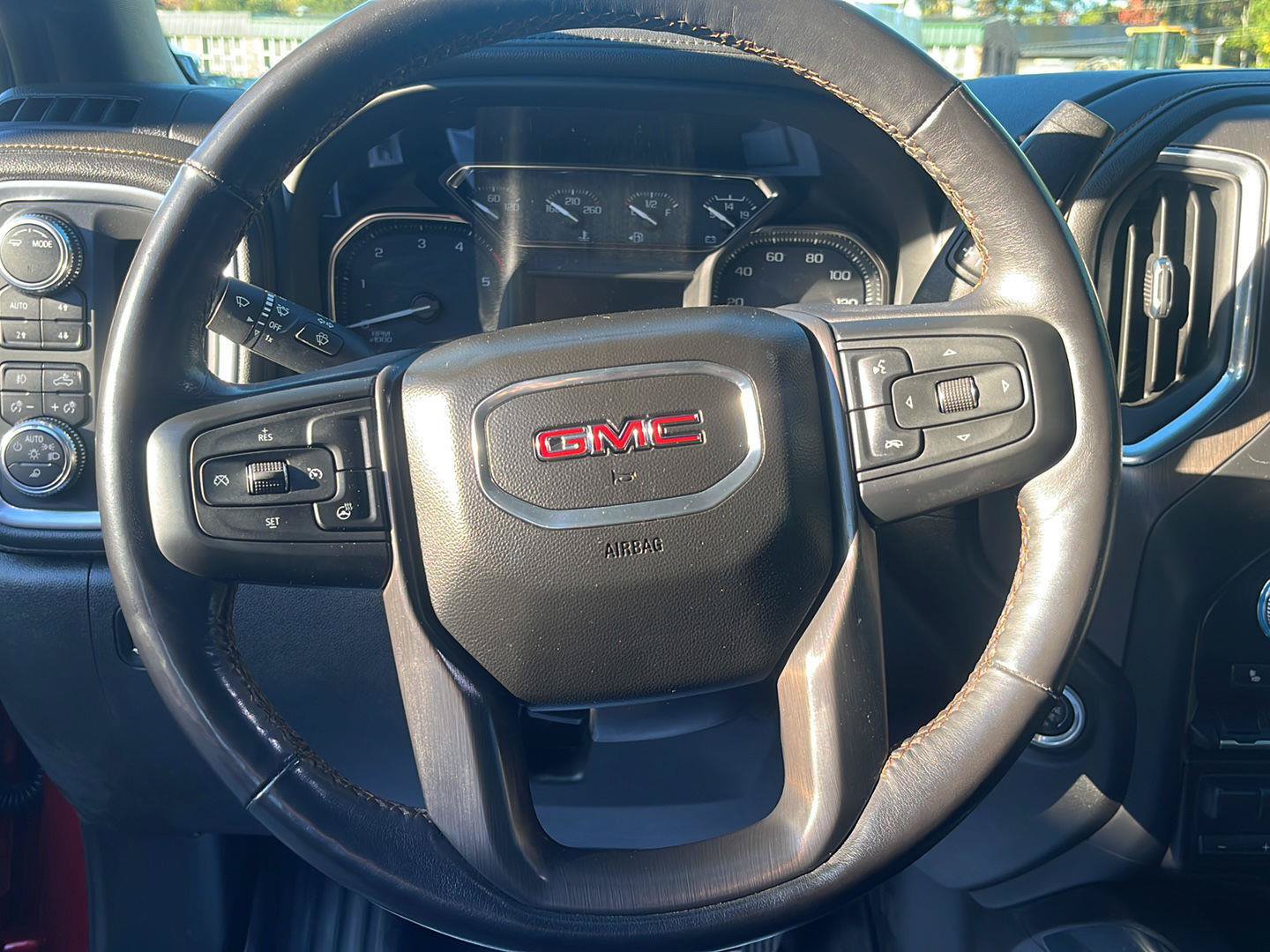 Used 2022 GMC Sierra 2500 AT4 w/ AT4 Preferred Package AWD/4WD image 15