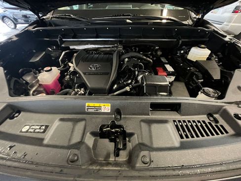 Used 2025 Toyota Highlander LE image 34