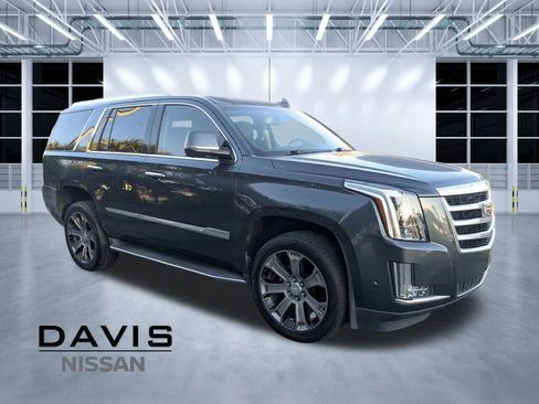 Used 2019 Cadillac Escalade Base image 1