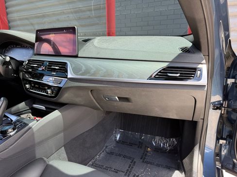 Used 2023 BMW M550i xDrive w/ Executive Package AWD/4WD image 21
