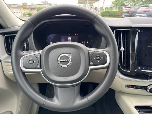 Used 2022 Volvo XC60 B5 Momentum AWD/4WD image 9