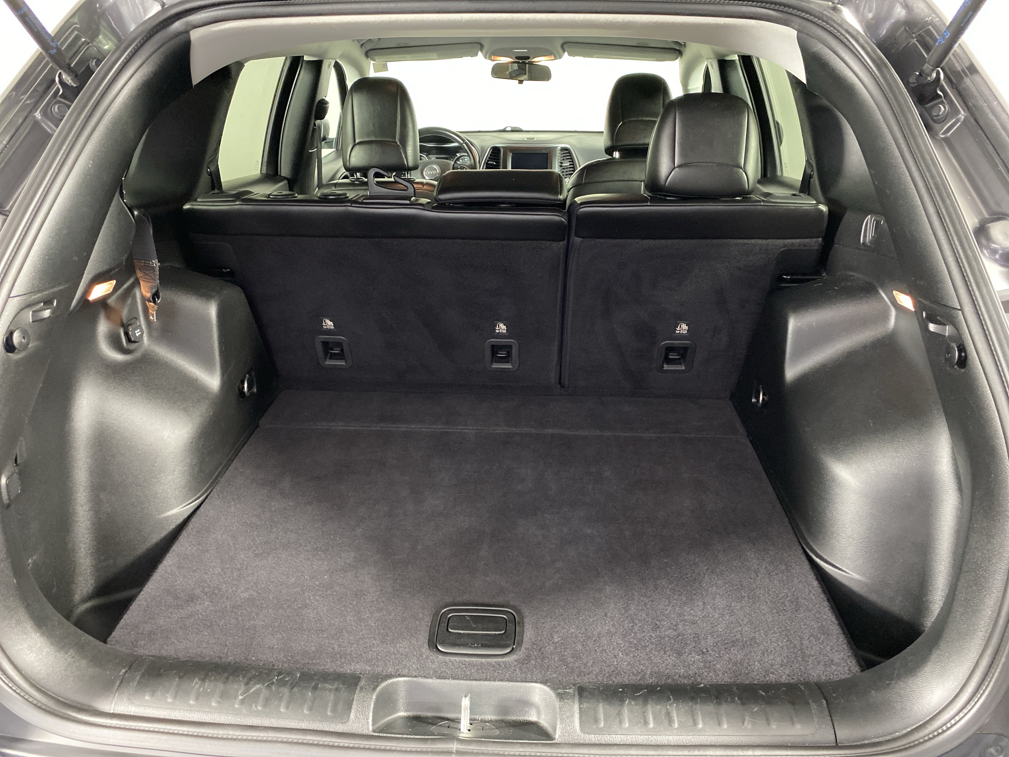 Used 2019 Jeep Cherokee Latitude Plus AWD/4WD image 31
