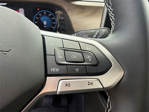 Certified 2025 Volkswagen Atlas SE image 12