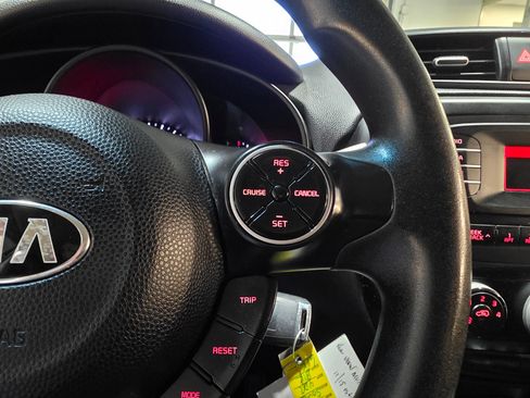 Used 2016 Kia Soul image 17