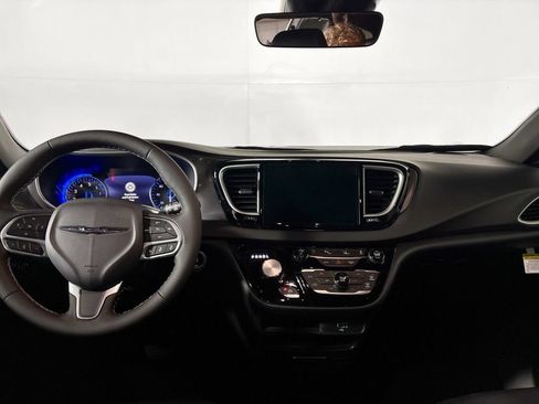 New 2026 Chrysler Voyager LX image 12