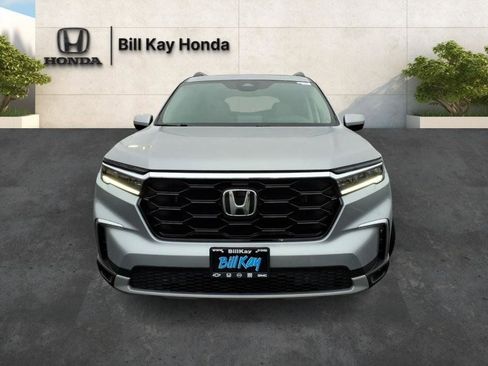 Used 2025 Honda Pilot Touring image 9