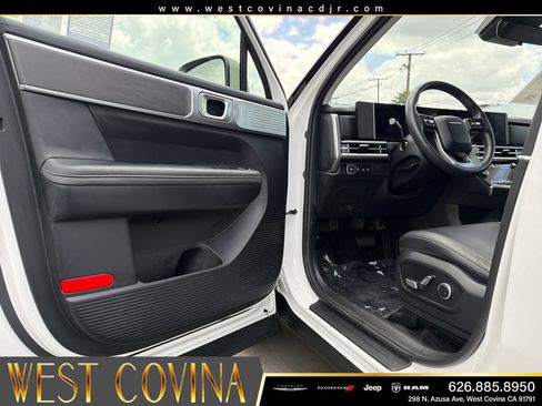 Used 2025 Hyundai Santa Fe SEL AWD/4WD image 16